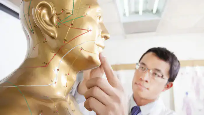 Минздрав разъяснил, как отличить легальные клиники восточной медицины от нелегальных