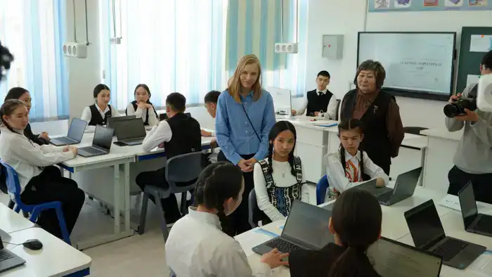 Сельская школа в Казахстане становится первой референс-школой Google, подчеркивая важность цифровизации образования в отдаленных регионах