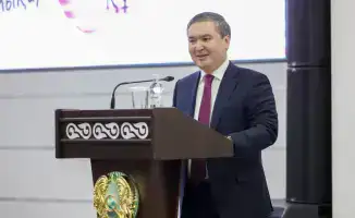 В преддверии 8 марта в Министерстве промышленности и строительства поздравили женский коллектив