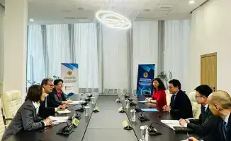 Глава АСПиР Асет Иргалиев провел встречу с представителем Всемирного банка Адрианом Фоззардом