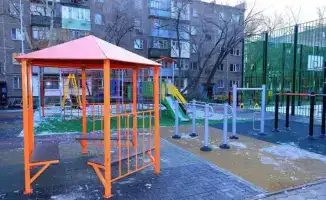 Караганда очищает свои дворы: экологический челлендж «Чистый двор» объединяет соседей