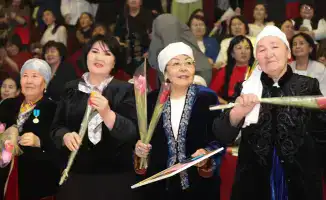 Мангистау: Цветы весны и признание — торжество в честь женщин