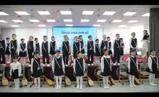 В Астане школьники исполнили кюи на домбре в рамках акции по сохранению национальных ценностей