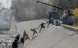 Арт-объект в русле реки: мост единства и поддержки в Алматы