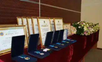 Глава МЧС поздравил женщин ведомства и вручил государственные награды