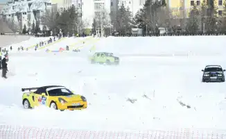 Традиционная ледовая гонка прошла на реке Есиль в Астане