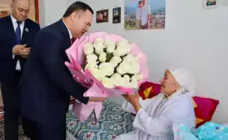Аким Туркестана поздравил матерей-долгожительниц в преддверии весеннего праздника