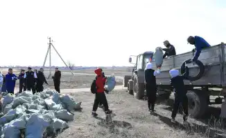 Молодежь Актау: чистота города — в их руках, как в волшебной палитре художника
