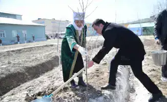 Отырар: 500 саженцев в день обновления