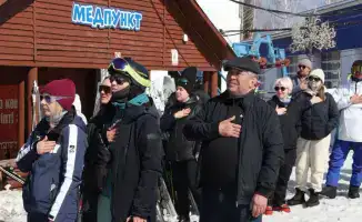 На склонах Нуртау разгорелись снежные баталии фристайла