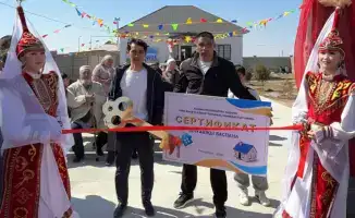 Акция благотворительности в Туркестане: молодые люди помогают матери-одиночке