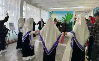 Демонстрация единства и культурного взаимодействия на избирательном участке