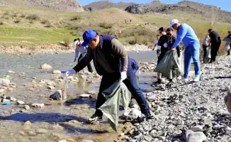 ТУРКЕСТАН: В КЕНТАУ ВОДА ЖИЗНИ ВОССТАНАВЛИВАЕТСЯ В ХАНТАГИ В РАМКАХ ЭКОАКЦИИ «МӨЛДІР БҰЛАҚ»