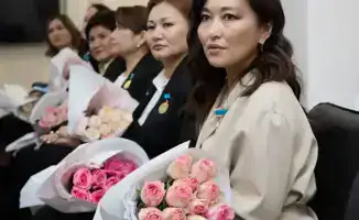 Признание роли женщин в медицине: 30 медицинских работниц награждены за вклад в здравоохранение страны