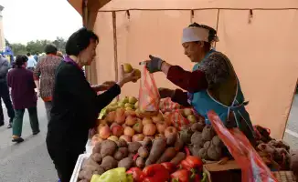 Ярмарка выходного дня в Алматы: фермеры предлагают продукты по сниженным ценам в поддержку населения