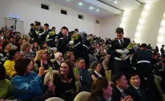 В ДК "Кокшетау" состоялось торжественное мероприятие, посвященное 8 марта, с награждением женщин за профессионализм и концертной программой.