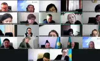 Обсуждение улучшения коммуникации и учебных планов в образовательной среде на аппаратном совещании