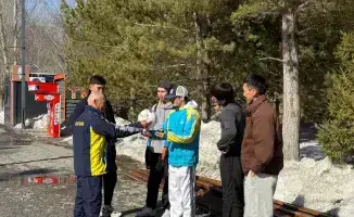 В Астане прошла акция по обмену вейпов на спортивный инвентарь с участием мастера гиревого спорта Серика Абдахина