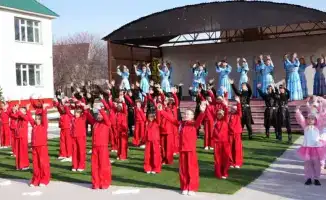 В селе Байсерке референдум проходит с элементами этно-брейка, превращая голосование в культурный праздник