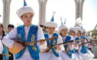 Казахстанские дети исполнили кюи в массовом хоре