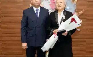 Айдарбек Сапаров отметил вклад женщин в развитие сельского хозяйства