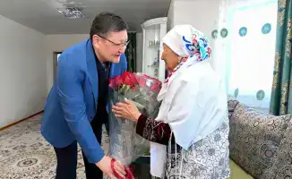 Аким области поздравил 104-летнюю труженицу тыла, восхитившую всех своей жизненной мудростью