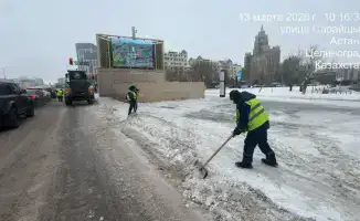 Астана продолжает борьбу со снегом: задействовано более 1 800 единиц спецтехники