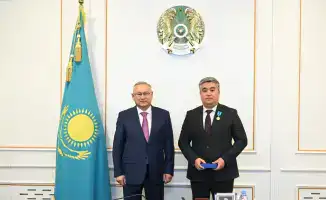 Бейбит Исабаев наградил граждан Жетісу за вклад в социально-экономическое развитие региона