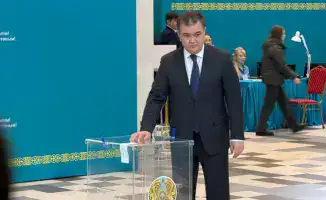 Аким Астаны Женис Касымбек проголосовал на референдуме по конституционной реформе во Дворце школьников