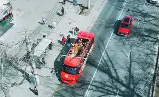 Музыкальный автобус с этноансамблем проехал по Алматы в честь Наурыза