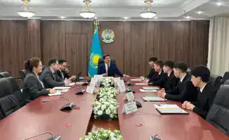 Взаимодействие министра экологии Казахстана с волонтерами в области охраны окружающей среды