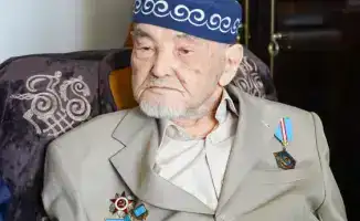 102-летний ветеран Курмат Рахимов вновь участвует в голосовании, подтверждая важность гражданской ответственности