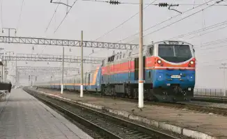 Сотни тысяч казахстанцев под угрозой изоляции из-за возможного закрытия остановок поездов в Ак-куле и Жаксы