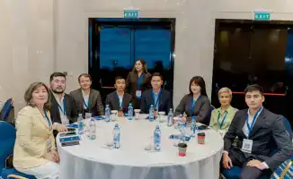 Семь сотрудников, девять месяцев и сертификаты английского!