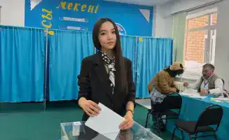 Первый голос: 18-летняя жительница Астаны делает выбор!