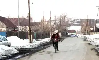 Полицейские ВКО оказали помощь туристу из Марокко с ремонтом велосипеда