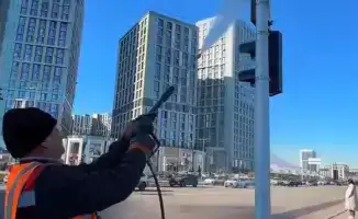 Общественные службы Астаны восстанавливают чистоту города после зимы