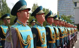 Военные в костюмах: традиции и долг в одном флаконе