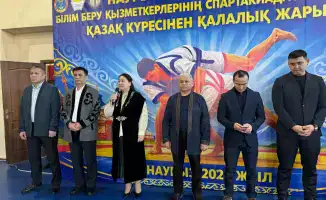 Акция по национальным видам спорта в Астане соревнования по қазақ күресі