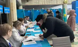 В Астане открылись избирательные участки для референдума - ожидается высокая активность граждан