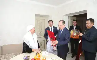 ТУРКЕСТАН: В САРЫАГАШЕ ЧЕСТВОВАЛИ МАТЕРЕЙ-ДОЛГОЖИТЕЛЬНИЦ, КАК ЖИВЫХ ЛЕГЕНД СВОЕГО ВРЕМЕНИ