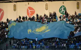 Молодежь поддержала референдум во время напряженного футбольного матча на стадионе "Туркестан Арена"