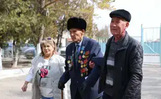 Голосование 103-летнего ветерана подчеркивает важность гражданского участия в общественной жизни