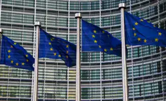 Евросоюз требует от Венгрии прояснить ситуацию с утечкой данных в Россию: тревога нарастает в свете сообщений о возможной угрозе безопасности.