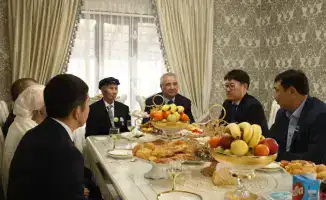 Аким Толеби района поздравил женщин старше 90 лет с весенним праздником, подчеркивая их вклад в общество