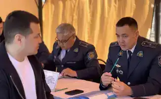 Жители Жетысу активно обращаются за правовой помощью в рамках акции полиции "Приемная на дороге"