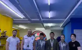 полиция Астаны делится опытом с юными кикбоксерами после международных соревнований