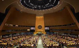 Иран требует срочного заседания Совбеза ООН в ответ на удары США и Израиля, подчеркивая растующую напряженность в международных отношениях