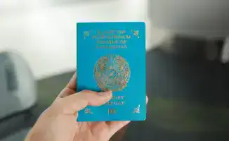 Казахстанцы теперь могут обойти бюрократические пробки: новый паспорт за границей — как на скоростном поезде!