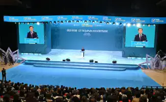 В столичном конгресс-центре EXPO прошла встреча с женщинами-лидерами под девизом 'Әйел әлемі – ел тағдырына жауапкершілік'. Мероприятие собрало активных женщин, обсуждающих важность их роли в формировании будущего страны и ответственности за судьбу нации.